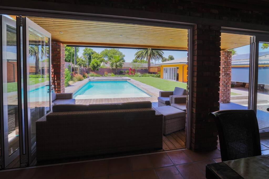 Garten Wohnung Mit Pool, 2 Schlafzimmer Cidade Do Cabo Exterior foto